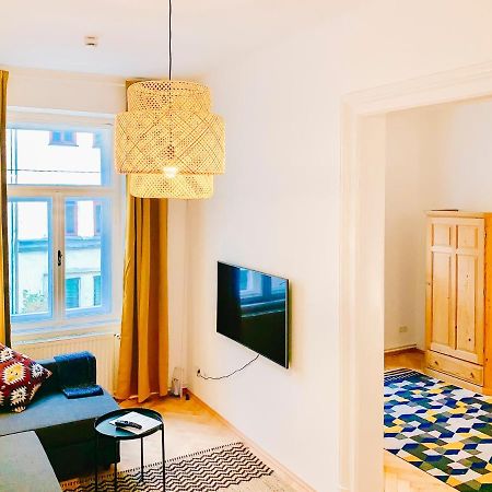 Contemporary City Apartment - By Nahuen Suites Грац Екстериор снимка