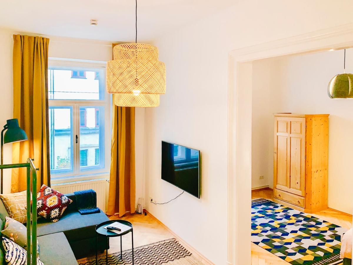 Contemporary City Apartment - By Nahuen Suites Грац Екстериор снимка
