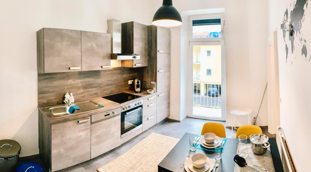 Contemporary City Apartment - By Nahuen Suites Грац Екстериор снимка