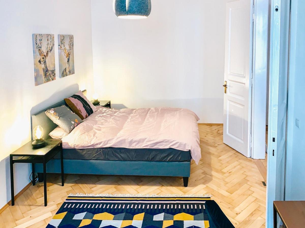 Contemporary City Apartment - By Nahuen Suites Грац Екстериор снимка