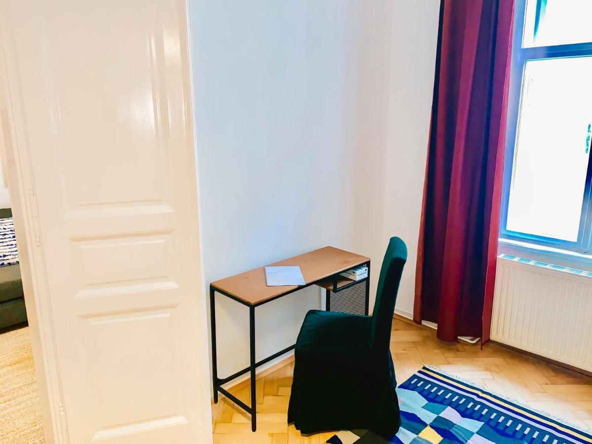 Contemporary City Apartment - By Nahuen Suites Грац Екстериор снимка